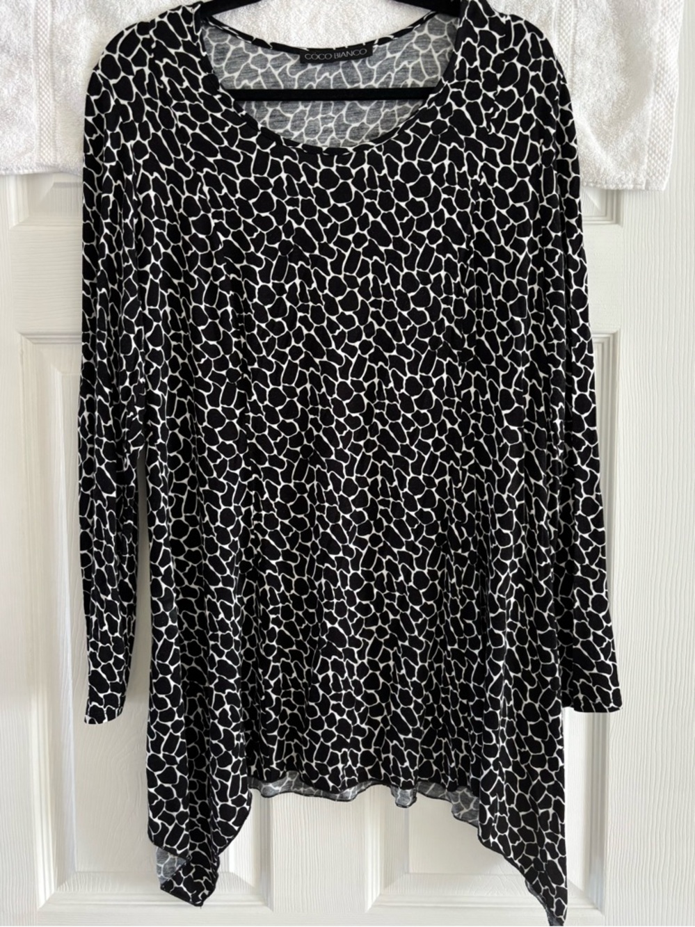 Coco Bianco Black and White Abstract Print Long Sleeve Tunic; Women’s M/L
